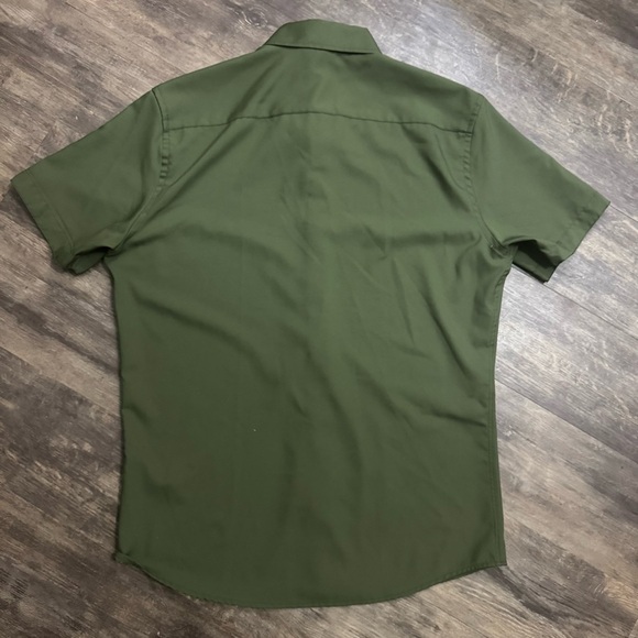 Elegant Olive Button-Down Shirt for Women - Picture 2 of 6